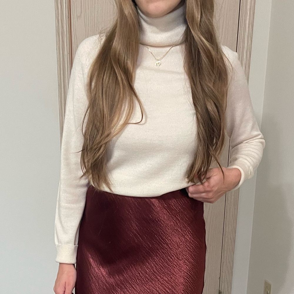 Banana Republic cream wool turtleneck sweater